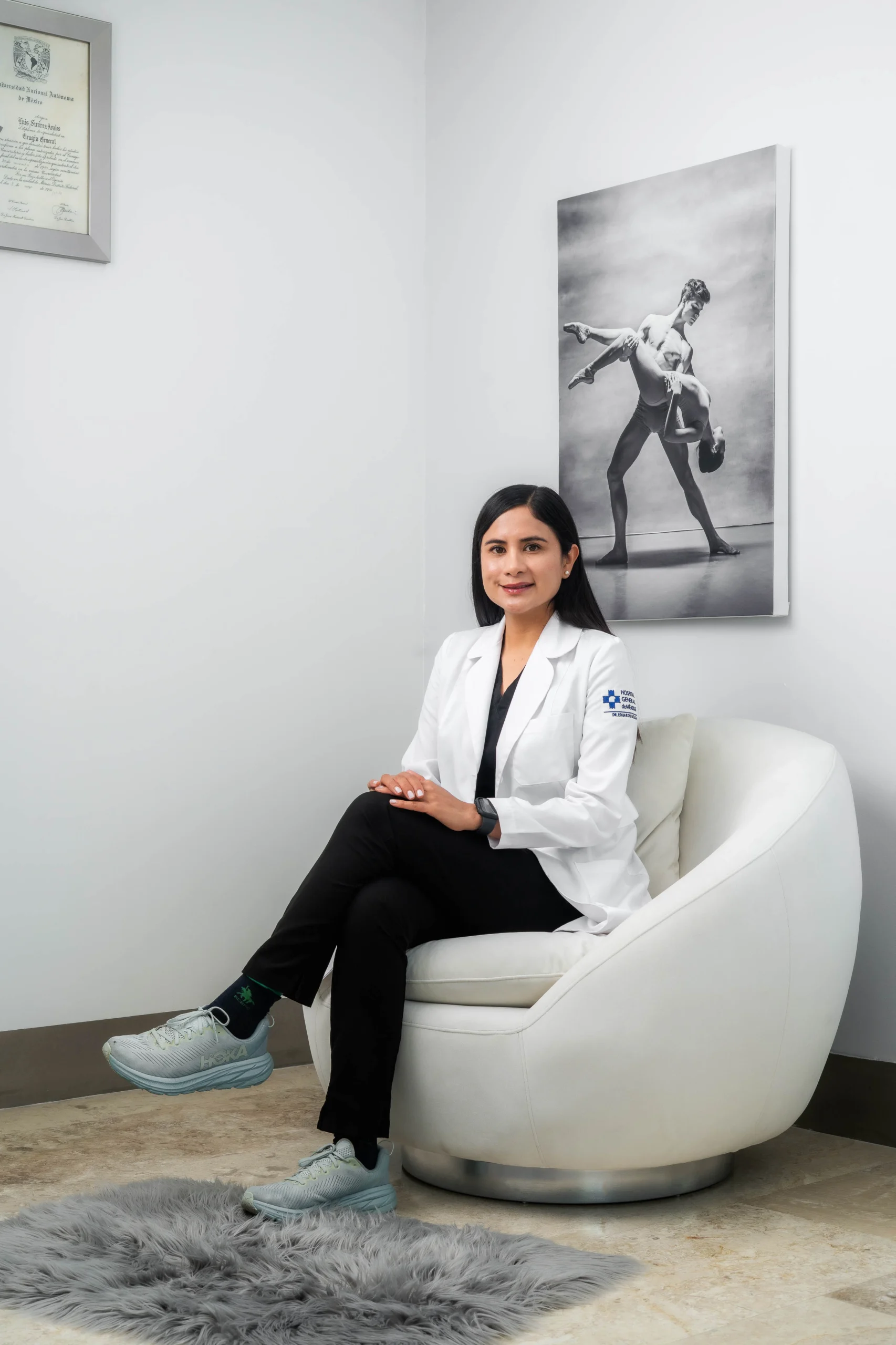 Dr. Yazmín Sánchez, certified plastic and aesthetic surgeon at Hospital CER